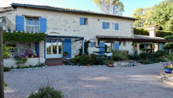 MAISON DE VILLAGE EN PIERRE AVEC PISCINE ET TRÈS BELLE VUE SUR LA VALLÉE