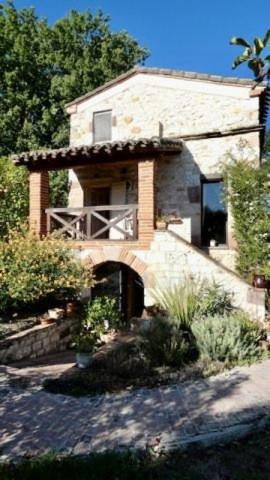 MAISON DE VILLAGE EN PIERRE AVEC PISCINE ET TRÈS BELLE VUE SUR LA VALLÉE