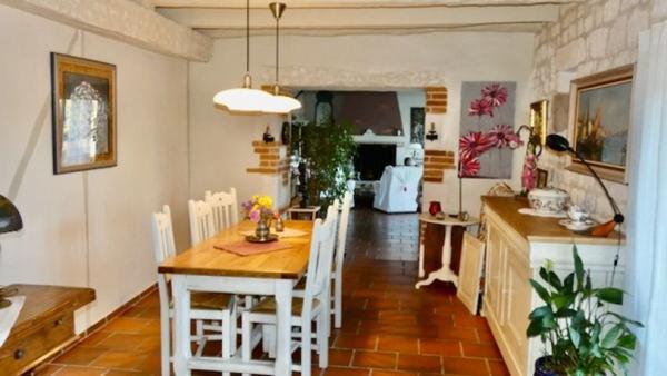 MAISON DE VILLAGE EN PIERRE AVEC PISCINE ET TRÈS BELLE VUE SUR LA VALLÉE