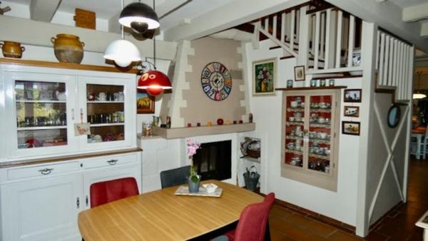 MAISON DE VILLAGE EN PIERRE AVEC PISCINE ET TRÈS BELLE VUE SUR LA VALLÉE