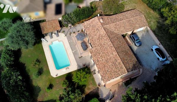 Tourrette-Levens – Villa de plain-pied avec 4 chambres, piscine et grand terrain plat.