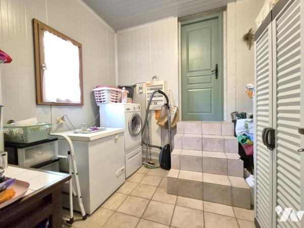 Tourrette-Levens – Villa de plain-pied avec 4 chambres, piscine et grand terrain plat.