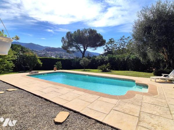 Tourrette-Levens – Villa de plain-pied avec 4 chambres, piscine et grand terrain plat.