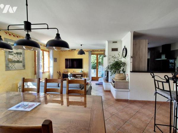Tourrette-Levens – Villa de plain-pied avec 4 chambres, piscine et grand terrain plat.