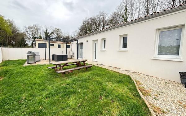 Maison à vendre    3 pièces •  Saint-Augustin