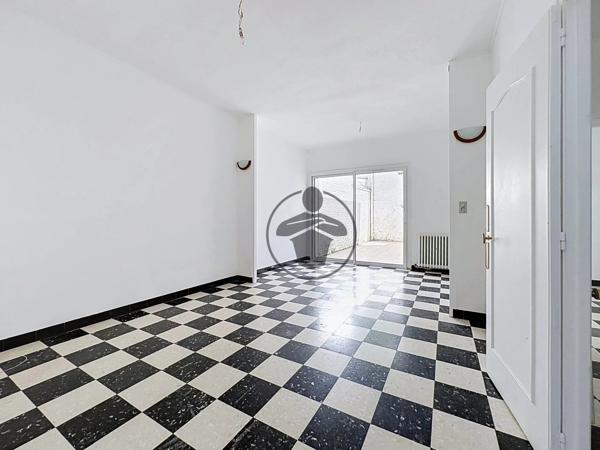 Location                                                      Maison
                        
                     6 pièces                      115 m2                     à Saint-Quentin