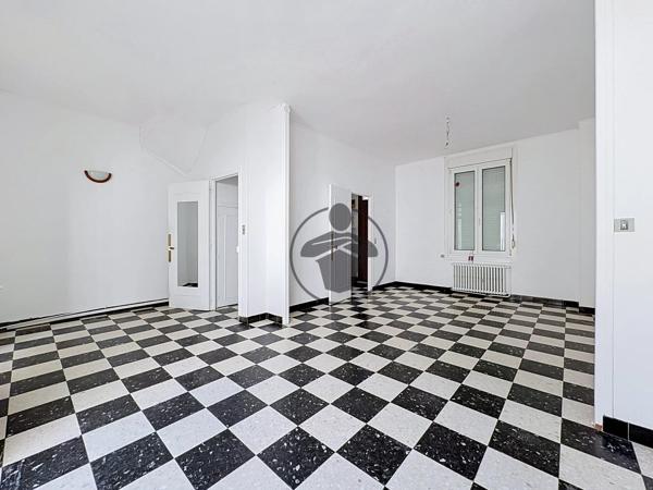 Location                                                      Maison
                        
                     6 pièces                      115 m2                     à Saint-Quentin