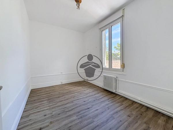 Location                                                      Maison
                        
                     6 pièces                      115 m2                     à Saint-Quentin
