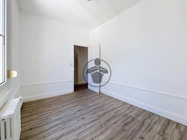 Location                                                      Maison
                        
                     6 pièces                      115 m2                     à Saint-Quentin