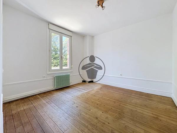 Location                                                      Maison
                        
                     6 pièces                      115 m2                     à Saint-Quentin