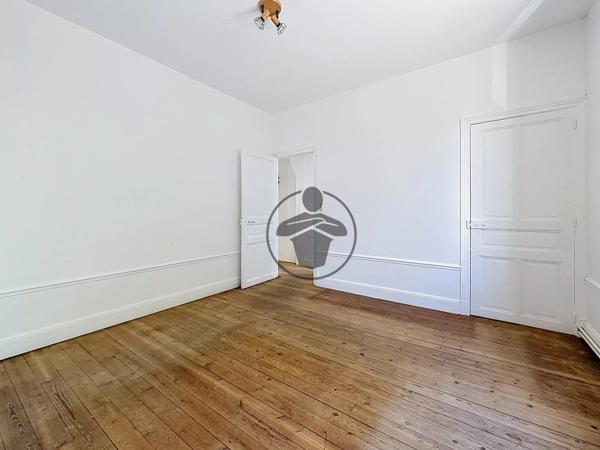 Location                                                      Maison
                        
                     6 pièces                      115 m2                     à Saint-Quentin