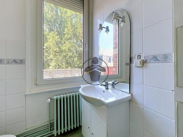 Location                                                      Maison
                        
                     6 pièces                      115 m2                     à Saint-Quentin