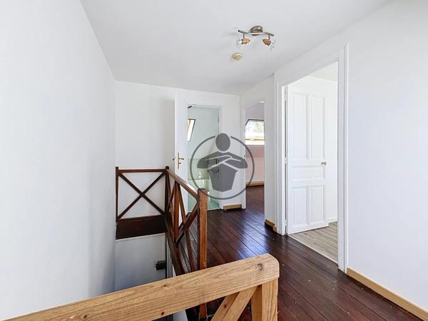 Location                                                      Maison
                        
                     6 pièces                      115 m2                     à Saint-Quentin