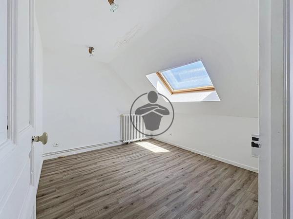Location                                                      Maison
                        
                     6 pièces                      115 m2                     à Saint-Quentin