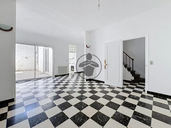 Location                                                      Maison
                        
                     6 pièces                      115 m2                     à Saint-Quentin