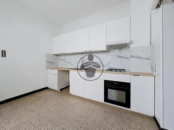 Location                                                      Maison
                        
                     6 pièces                      115 m2                     à Saint-Quentin