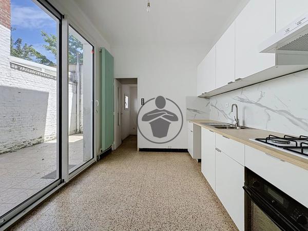 Location                                                      Maison
                        
                     6 pièces                      115 m2                     à Saint-Quentin