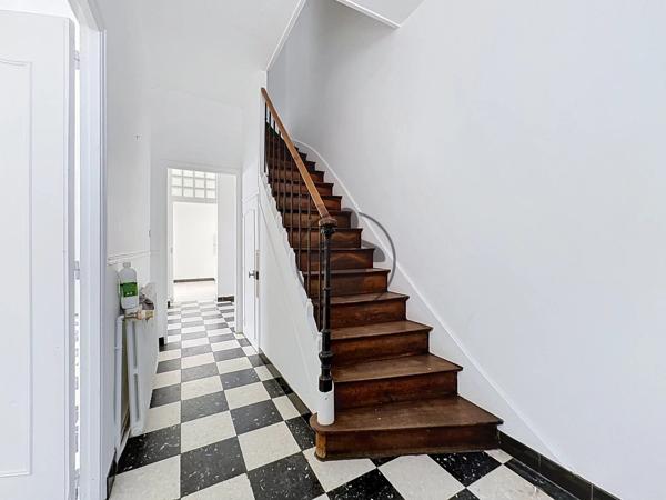 Location                                                      Maison
                        
                     6 pièces                      115 m2                     à Saint-Quentin