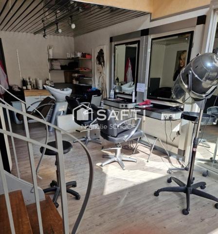 Au centre de Baud, un bien rare mêlant commerce et habitation.