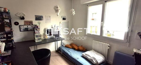 Au centre de Baud, un bien rare mêlant commerce et habitation.