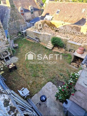 Au centre de Baud, un bien rare mêlant commerce et habitation.