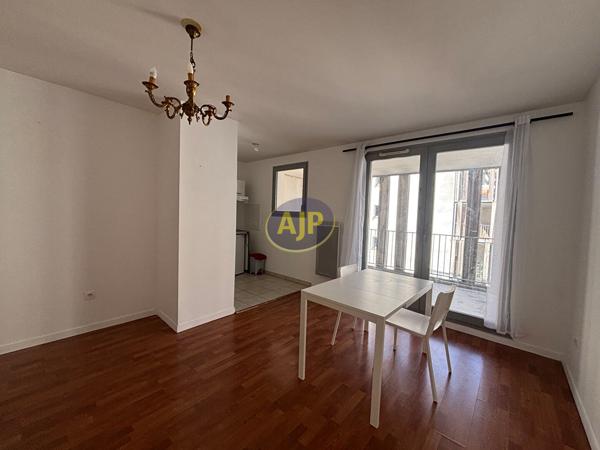 Appartement à louer Bordeaux : 2 pièces, 44m² avec 1 chambre(s) à 851€ - AJP Immobilier Bordeaux Saint-Augustin