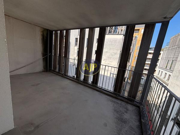 Appartement à louer Bordeaux : 2 pièces, 44m² avec 1 chambre(s) à 851€ - AJP Immobilier Bordeaux Saint-Augustin