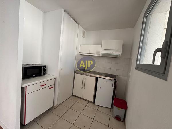 Appartement à louer Bordeaux : 2 pièces, 44m² avec 1 chambre(s) à 851€ - AJP Immobilier Bordeaux Saint-Augustin