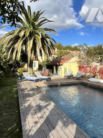 MAISON DE VILLE ENTIEREMENT RENOVÉE AVEC PISCINE