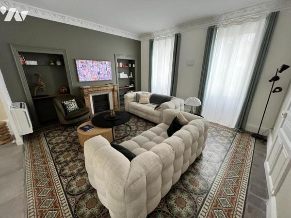 MAISON DE VILLE ENTIEREMENT RENOVÉE AVEC PISCINE