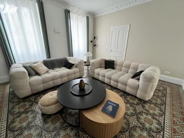 MAISON DE VILLE ENTIEREMENT RENOVÉE AVEC PISCINE