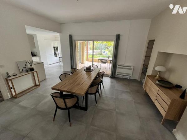 MAISON DE VILLE ENTIEREMENT RENOVÉE AVEC PISCINE