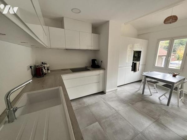 MAISON DE VILLE ENTIEREMENT RENOVÉE AVEC PISCINE