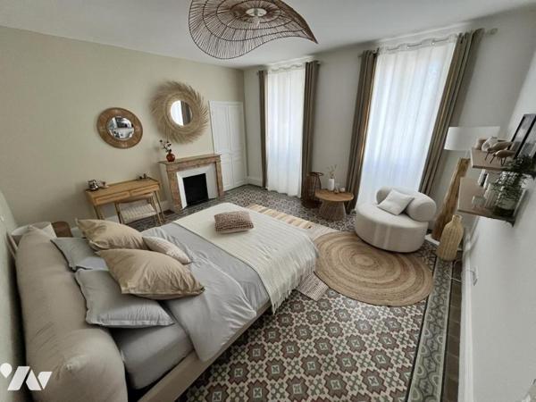 MAISON DE VILLE ENTIEREMENT RENOVÉE AVEC PISCINE