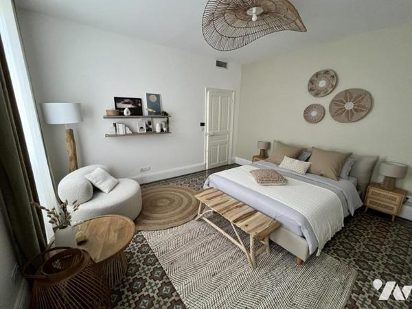 MAISON DE VILLE ENTIEREMENT RENOVÉE AVEC PISCINE