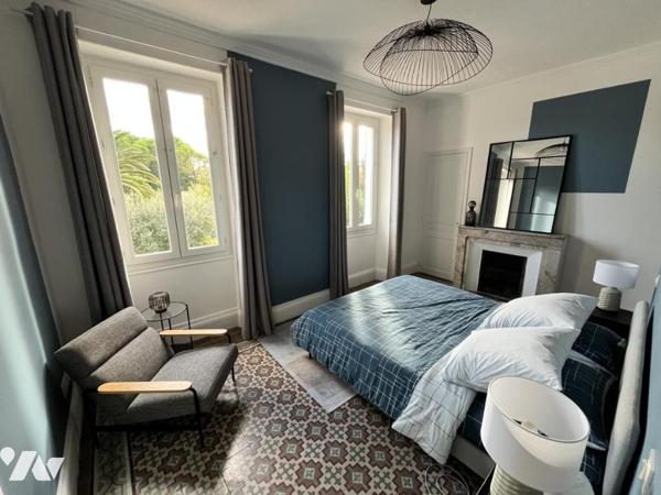 MAISON DE VILLE ENTIEREMENT RENOVÉE AVEC PISCINE