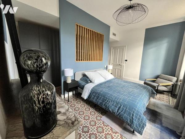 MAISON DE VILLE ENTIEREMENT RENOVÉE AVEC PISCINE