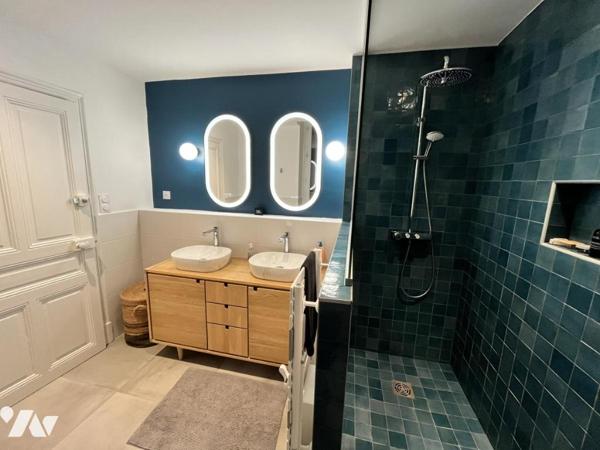 MAISON DE VILLE ENTIEREMENT RENOVÉE AVEC PISCINE