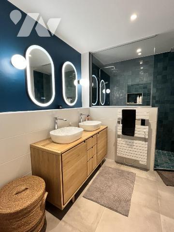 MAISON DE VILLE ENTIEREMENT RENOVÉE AVEC PISCINE