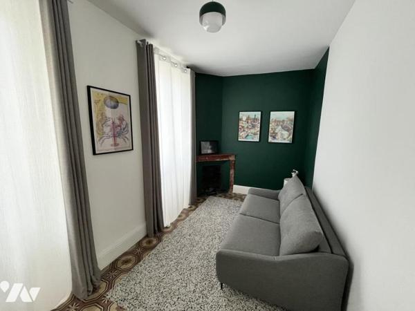 MAISON DE VILLE ENTIEREMENT RENOVÉE AVEC PISCINE