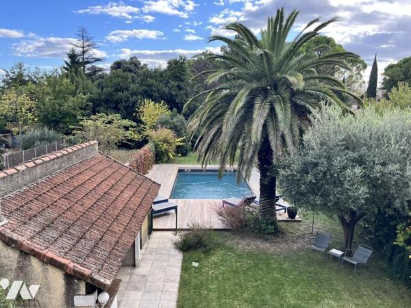 MAISON DE VILLE ENTIEREMENT RENOVÉE AVEC PISCINE