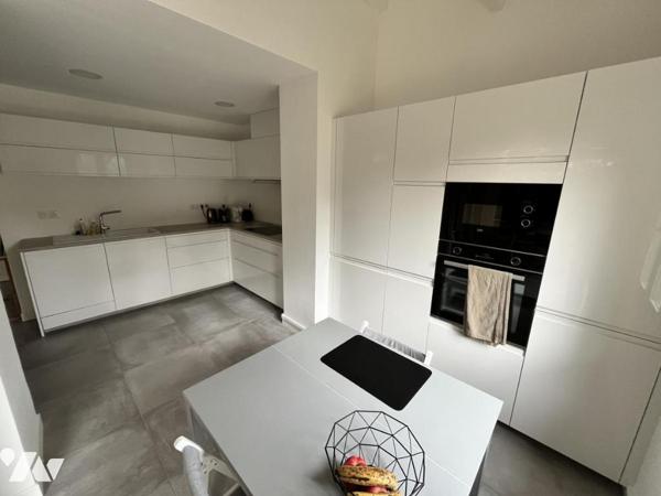 MAISON DE VILLE ENTIEREMENT RENOVÉE AVEC PISCINE