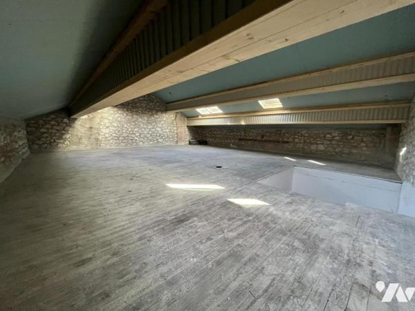 MAISON DE VILLE ENTIEREMENT RENOVÉE AVEC PISCINE