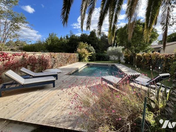 MAISON DE VILLE ENTIEREMENT RENOVÉE AVEC PISCINE