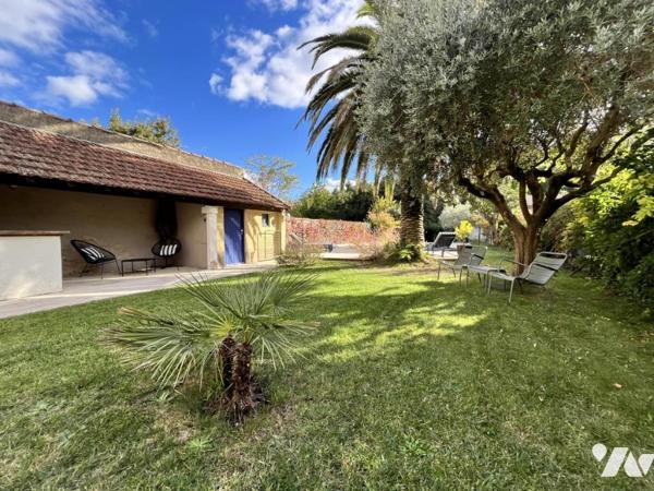 MAISON DE VILLE ENTIEREMENT RENOVÉE AVEC PISCINE