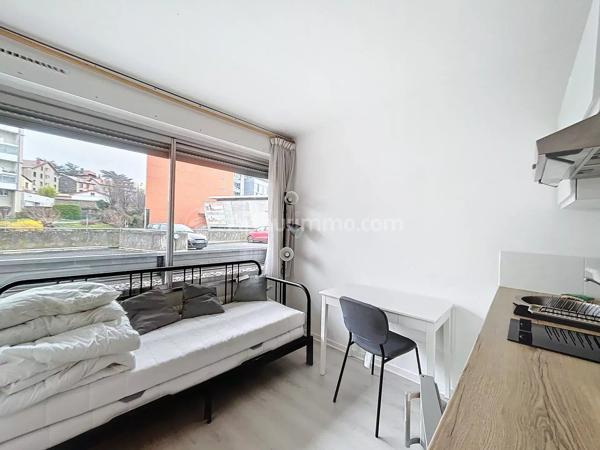 Location                                                      Appartement
                        
                     1 pièces                      13 m2                     à Clermont-Ferrand