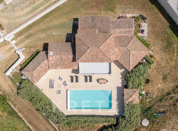 Aigues-Mortes - Villa familiale rénovée de 190m2 avec vue sur la Tour de Constance