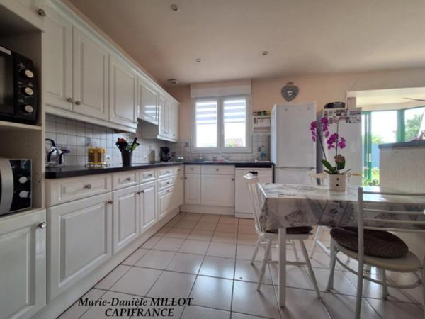 Maison à vendre de PLAIN PIED DE 115 M² DE 6 pièces BONCHAMP LES LAVAL (53)