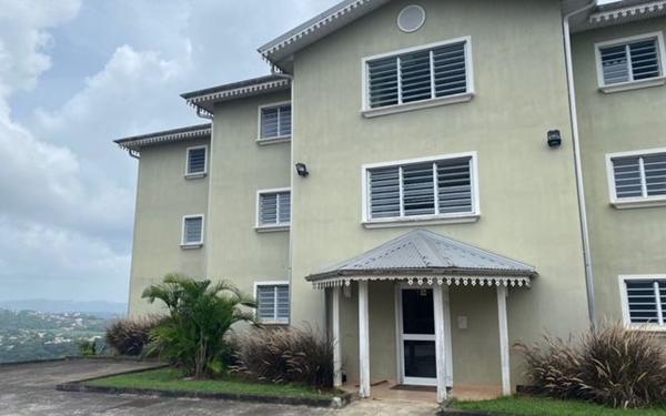 Appartement à louer    4 pièces • 126 m2 Fort-de-France