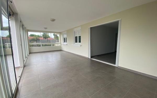 Appartement à louer    4 pièces • 126 m2 Fort-de-France
